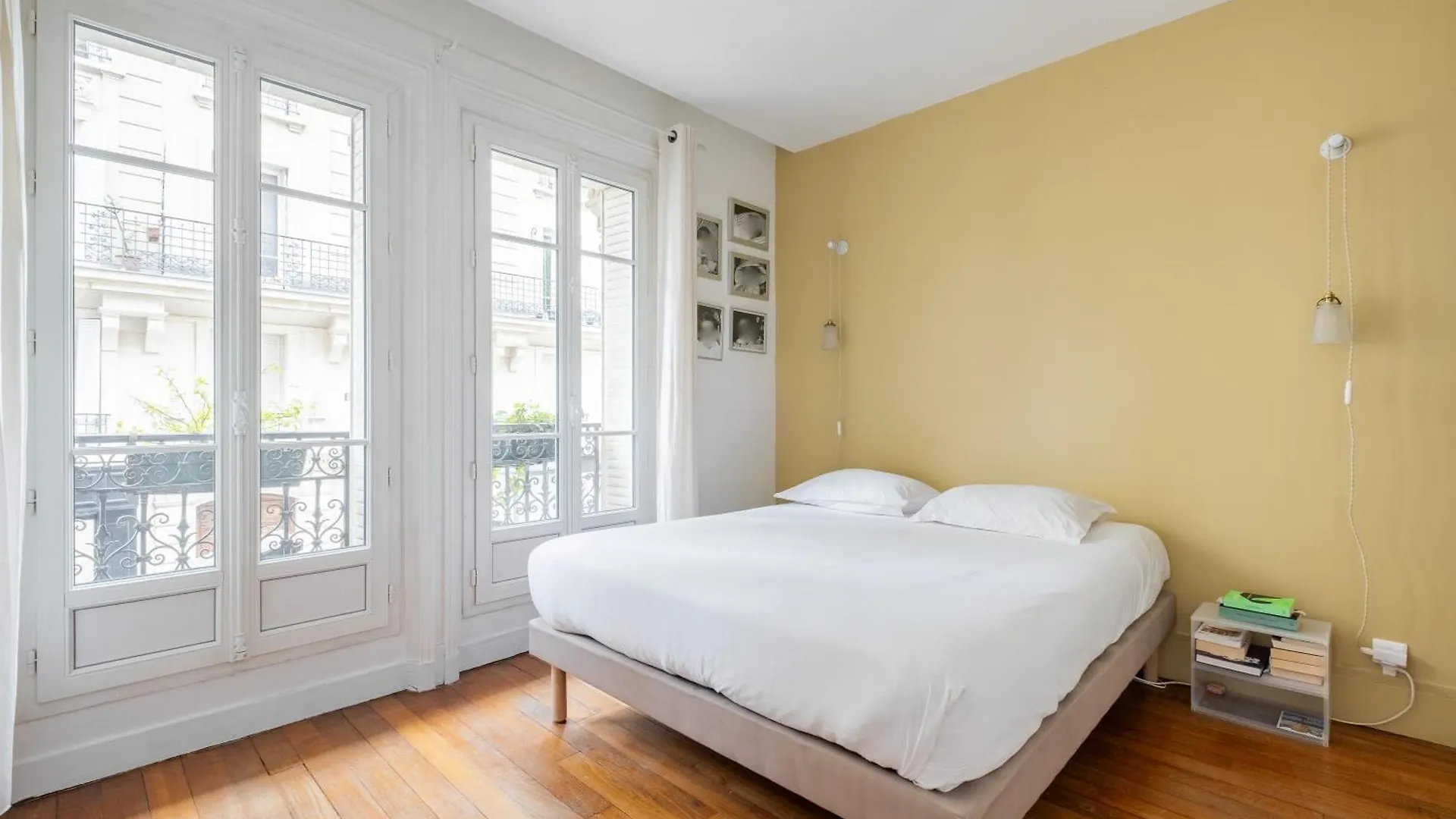 Veeve - Beauty Among The Bustle Apartment Paris