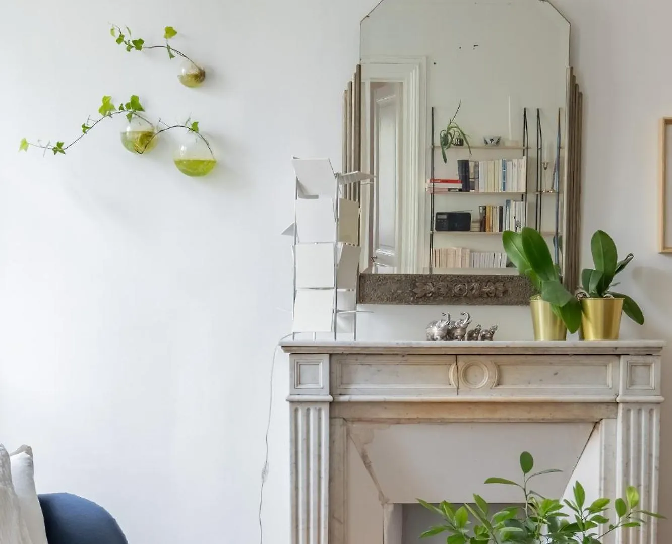 Veeve - Beauty Among The Bustle Apartment Paris France