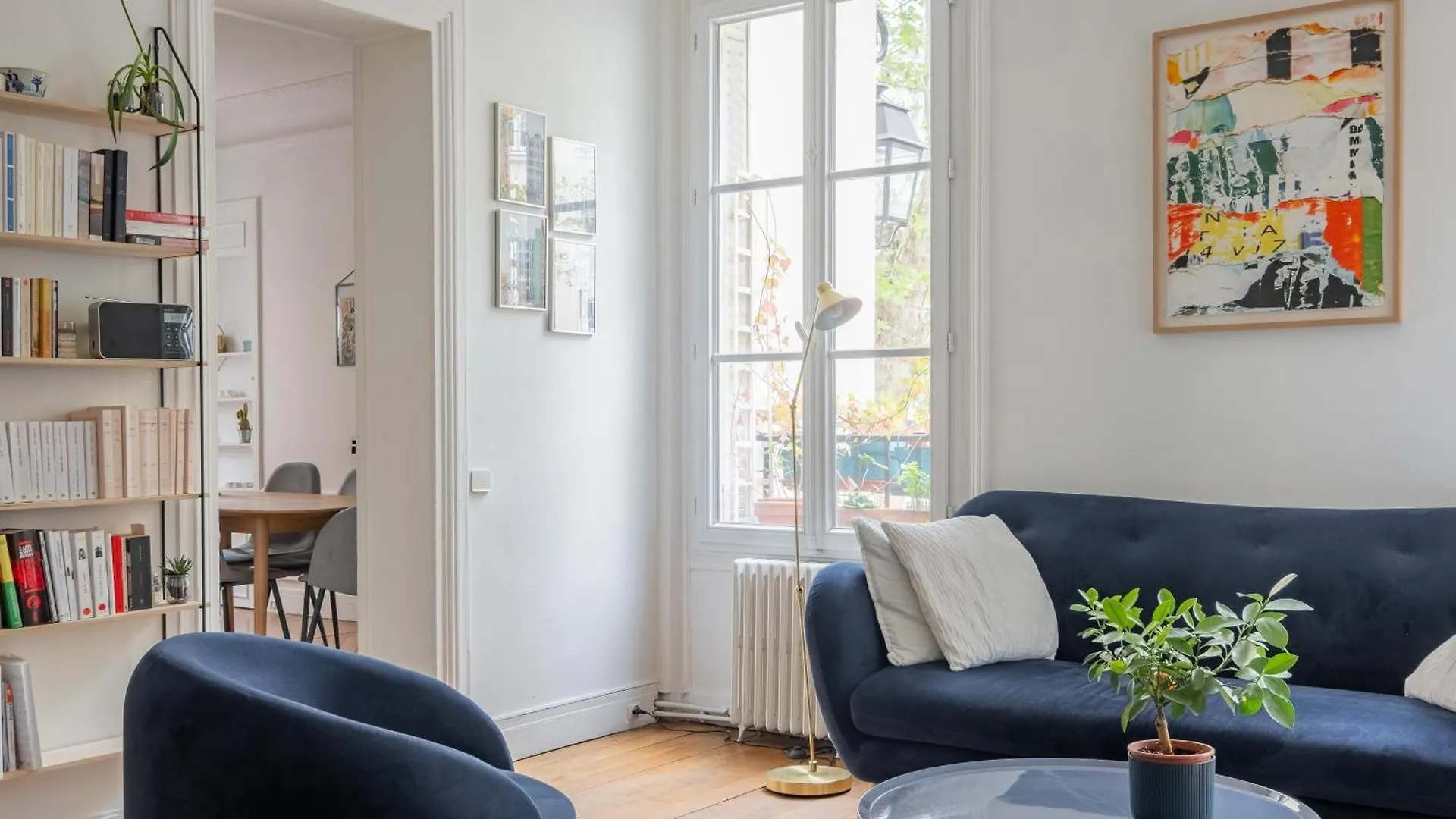 Veeve - Beauty Among The Bustle Apartment Paris