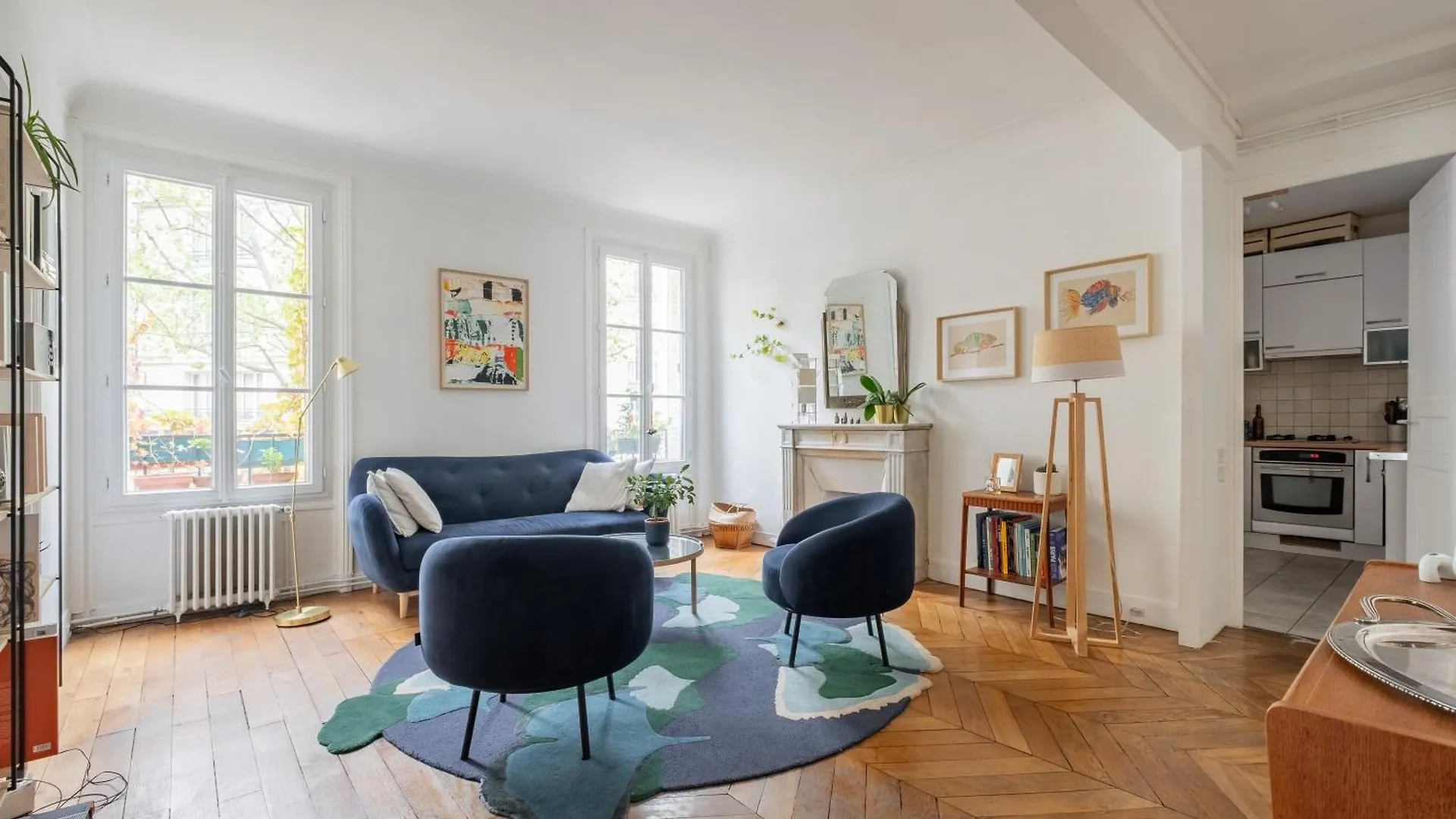 Veeve - Beauty Among The Bustle Apartment Paris