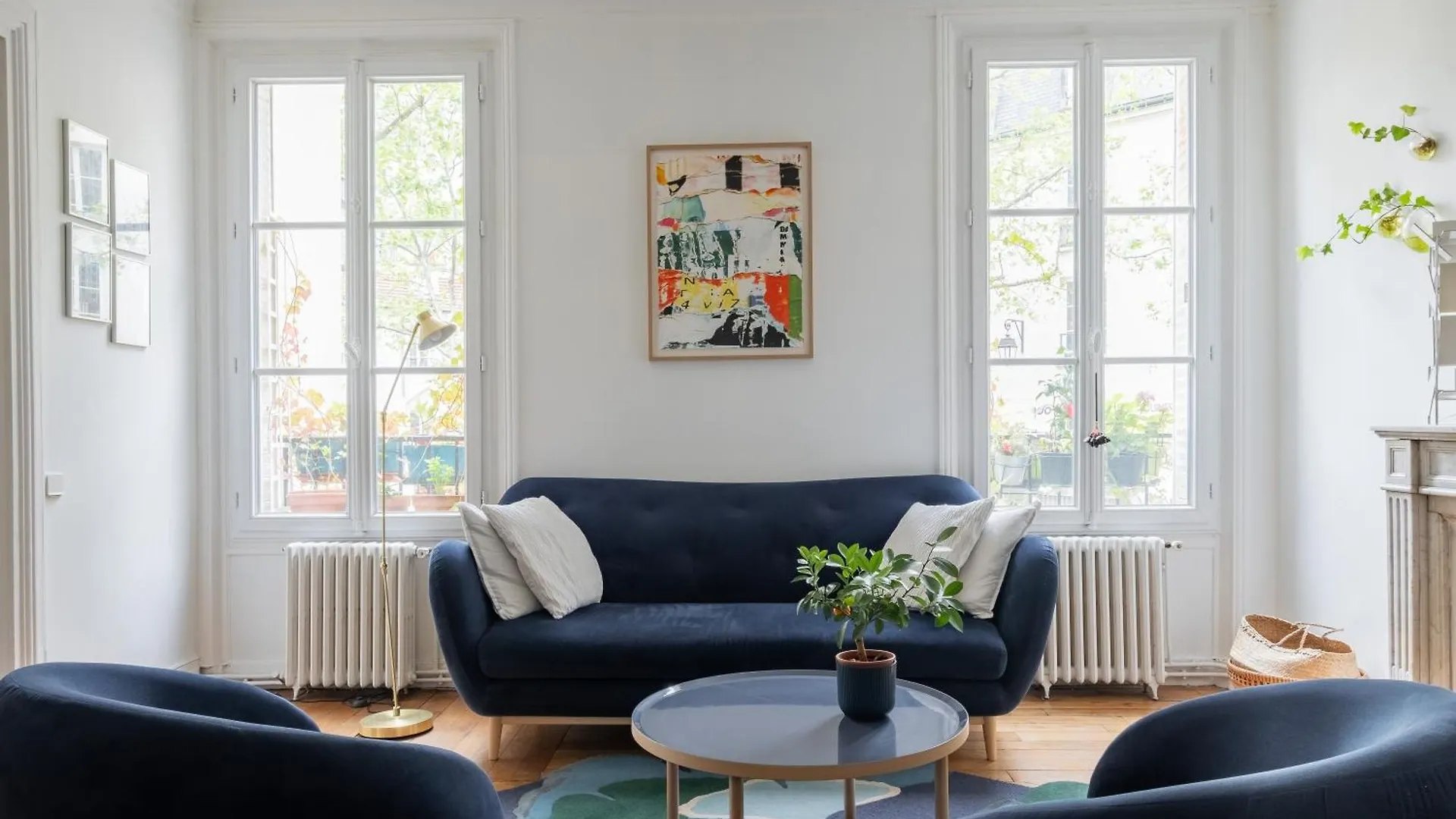 Veeve - Beauty Among The Bustle Apartment Paris